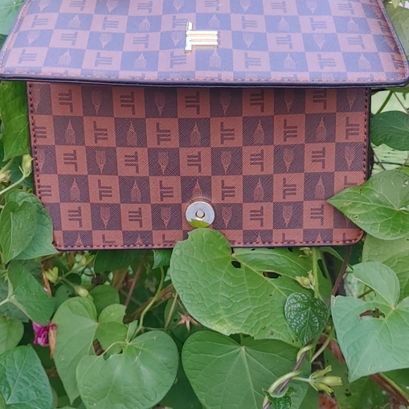 London Fog purse - Picture 7 of 8